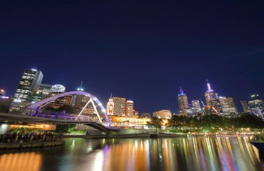 Gece cityscape Melbourne Avustralya