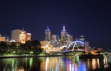 Gece cityscape Melbourne Avustralya