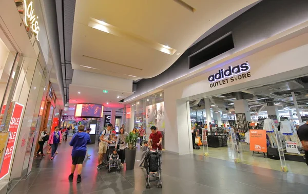 メルボルン オーストラリア 2018 身元不明者訪問メルボルン オーストラリアで Dfo ショッピング モール — ストック写真