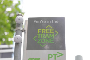 Melbourne Avustralya - 4 Aralık 2018: Melbourne Avustralya ücretsiz tramvay bölge işareti