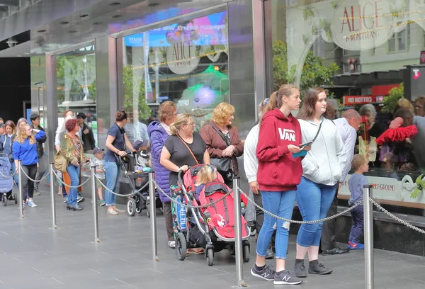 Melbourne Australia December 2018 Unidentified People Visit Christmas Display Myer — Stock Photo, Image