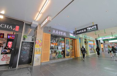 Melbourne Avustralya - 4 Aralık 2018: Kimliği belirsiz kişi ziyaret Asya restoran Swanston Street Melbourne Avustralya