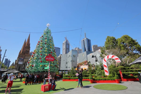 Melbourne Australia December 2018 Unidentified People Visit Christmas Tree Federation — Stock Photo, Image