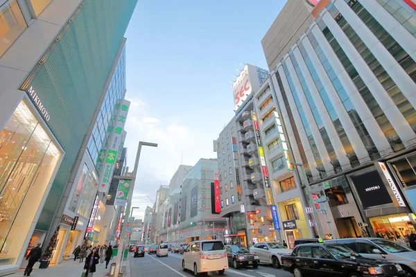 日本东京 2018年12月10日 不明身份的人参观日本东京银座银座购物街 — 图库照片