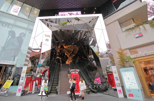 Ιαπωνία Τόκιο Μαΐου 2015 Επίσκεψη Αγνώστων Ατόμων Tokyu Plaza Εμπορικό — Φωτογραφία Αρχείου