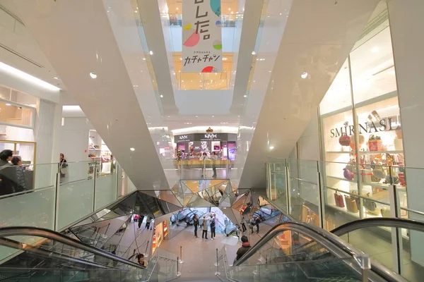 Tokyo Japan Maio 2015 Pessoas Não Identificadas Visitam Shopping Tokyu — Fotografia de Stock