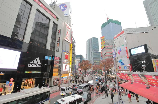日本东京 2018年12月11日 不明身份的人参观日本东京的涉谷购物区 — 图库照片