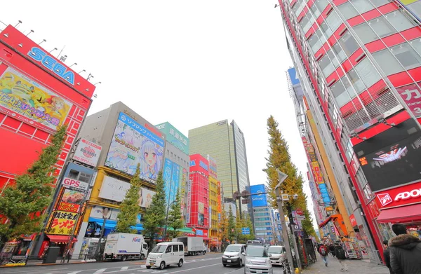 日本东京 2018年12月12日 身份不明的人参观日本东京的秋叶原电器城 — 图库照片