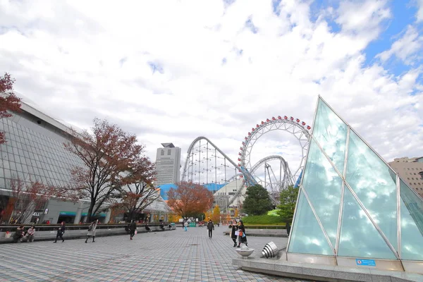 日本东京 2018年12月12日 不明身份的人参观日本东京的东京圆顶城市购物综合体 — 图库照片