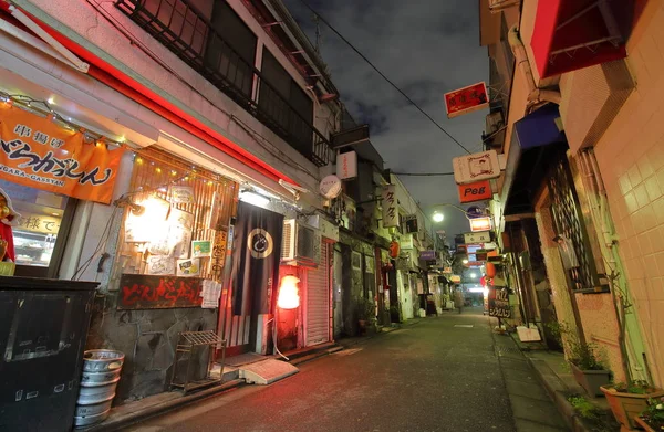 日本东京 2018年12月12日 身份不明的人参观日本东京新宿金泰酒吧街 — 图库照片