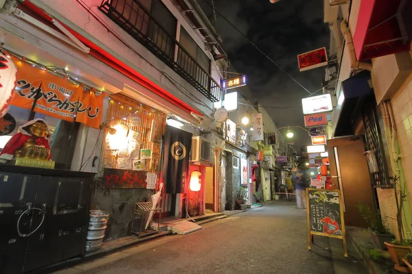 日本东京 2018年12月12日 身份不明的人参观日本东京新宿金泰酒吧街 — 图库照片