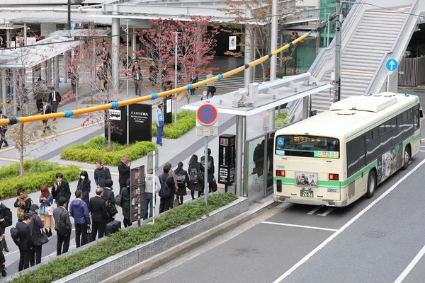 Οσάκα Ιαπωνία Νοεμβρίου 2018 Αγνώστων Ατόμων Ουράς Στάση Λεωφορείου Στο — Φωτογραφία Αρχείου