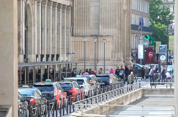 Parijs Frankrijk Mei 2019 Ongeïdentificeerde Mensen Reizen Taxi Gare Nord — Stockfoto