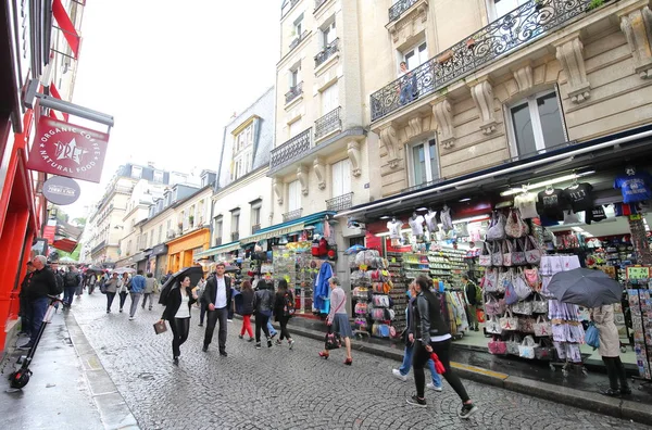 Parijs Frankrijk Mei 2019 Ongeïdentificeerde Mensen Bezoek Montmartre Winkelstraat Parijs — Stockfoto