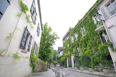 Montmartre sokak şehir manzarası Paris Fransa