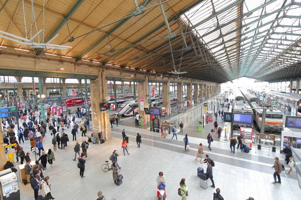 Париж Франция Мая 2019 Года Неизвестные Путешествуют Вокзалу Северный Вокзал — стоковое фото