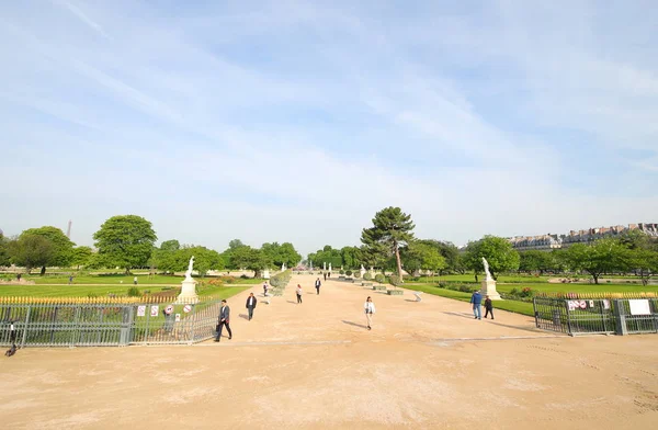 法国巴黎 2019年5月22日 不明身份的人参观法国巴黎杜伊勒里花园 — 图库照片