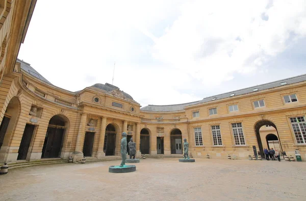 パリフランス 2019年5月22日 正体不明の人々がモネイマネーミュージアムパリフランスを訪問 — ストック写真