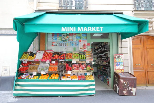 Parijs Frankrijk Mei 2019 Mini Kruidenierswinkel Parijs Frankrijk — Stockfoto