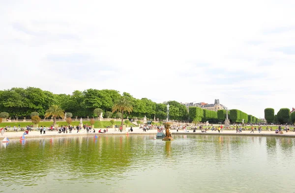 París Francia Mayo 2019 Personas Identificadas Visitan Jardín Del Parque —  Fotos de Stock