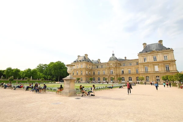 París Francia Mayo 2019 Personas Identificadas Visitan Jardín Del Parque —  Fotos de Stock