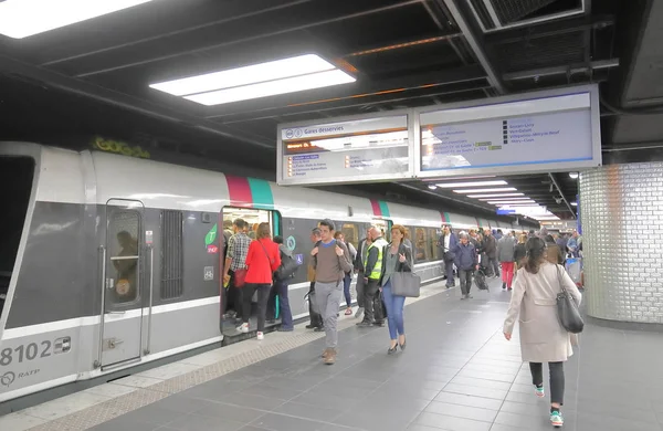 프랑스 2019년 23일 정체불명의 사람들이 프랑스 할레스 기차역에서 — 스톡 사진