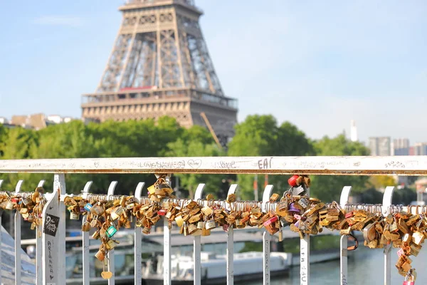 Paris France Május 2019 Eiffel Torony Szeretet Zár Lakat Városkép — Stock Fotó