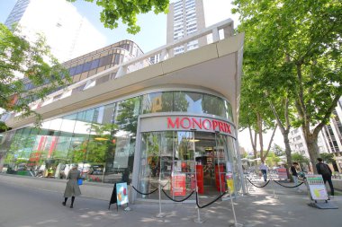 Paris Fransa - 23 Mayıs 2019: Kimliği belirsiz kişiler Beaugrenelle alışveriş merkezini ziyaret etti Paris Fransa