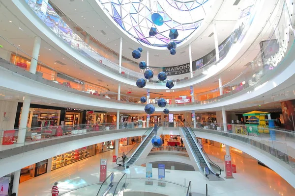 París Francia Mayo 2019 Personas Identificadas Visitan Centro Comercial Beaugrenelle — Foto de Stock