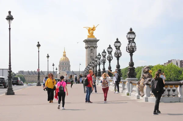 París Francia Mayo 2019 Personas Identificadas Visitan Puente Alexandre Iii —  Fotos de Stock