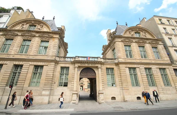パリフランス 2019年5月23日 正体不明の人々がホテル サリーの歴史的建造物パリフランスを訪問 — ストック写真