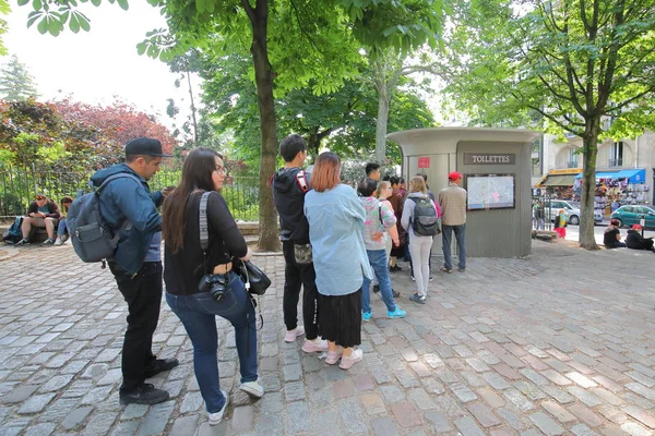 Paris France Maja 2019 Niezidentyfikowanych Ludzi Kolejka Publicznej Toalety Paryżu — Zdjęcie stockowe