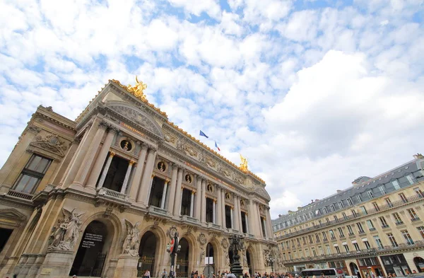 Paris Fransa Mayıs 2019 Kimliği Belirsiz Kişiler Opera Garnier Tiyatrosu — Stok fotoğraf