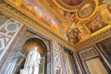 Paris Fransa - 25 Mayıs 2019: Versailles sarayı tarihi binası Paris Fransa