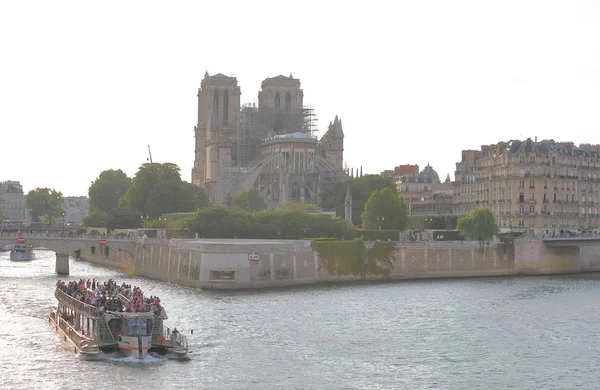 塞内河巴黎圣母院大教堂城市景观 — 图库照片