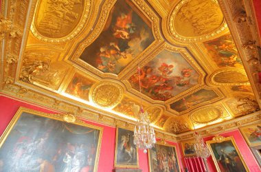 Paris Fransa - 25 Mayıs 2019: Versailles sarayı tarihi binası Paris Fransa