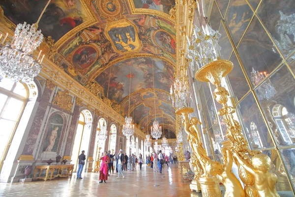 París Francia Mayo 2019 Personas Identificadas Visitan Palacio Versalles Salón — Foto de Stock