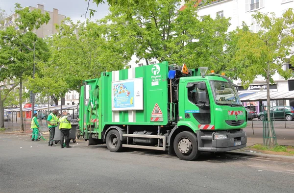 Paris France May 2019 Unidentified People Collect Rubbish Paris France — Stock Photo, Image