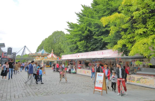 París Francia Mayo 2019 Personas Identificadas Visitan Parque Atracciones Grande — Foto de Stock