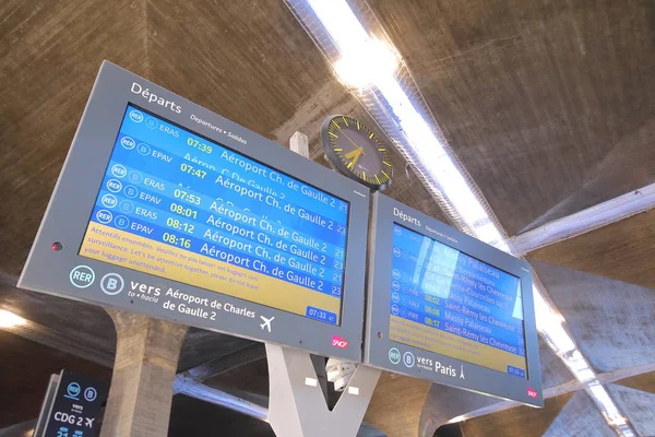 Париж Франция Мая 2019 Года Расписание Движения Железнодорожного Вокзала Имени — стоковое фото