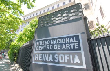Madrid İspanya - 26 Mayıs 2019: Reina Sofia ulusal sanat müzesi Madrid İspanya