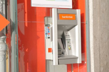 Madrid İspanya - 27 Mayıs 2019: Madrid İspanya'da Bankinter bankası Atm.