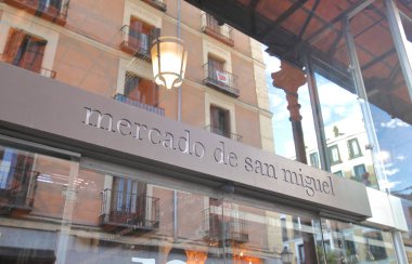 Madrid İspanya - 27 Mayıs 2019: Mercado de San Miguel market Madrid Spain