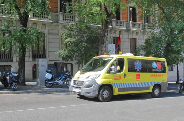 Мадрид Іспанія Травня 2019 Швидка Допомога Припаркований Вулиці Мадриді Іспанія — стокове фото
