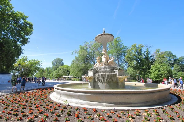 Мадрид Іспанія Травня 2019 Невідомі Люди Відвідують Ретіро Парк Сад — стокове фото