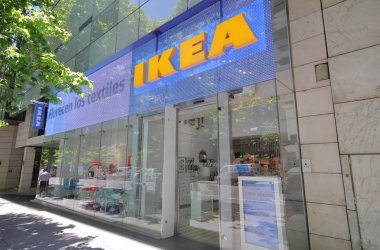 Madrid İspanya - 28 Mayıs 2019: Serrano alışveriş caddesi Madrid İspanya'daki Ikea mağazası