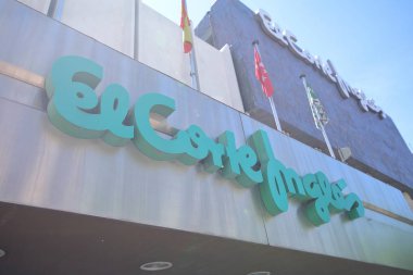 Madrid İspanya - 28 Mayıs 2019: El Corte Ingles alışveriş merkezi Serrano Madrid İspanya