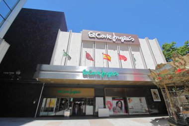 Madrid İspanya - 28 Mayıs 2019: El Corte Ingles alışveriş merkezi Serrano Madrid İspanya