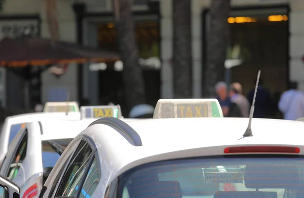 Madrid Spain Mayo 2019 Los Taxis Esperan Los Pasajeros Centro — Foto de Stock