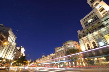 Madrid Gran Via tarihi bina gece şehir manzarası İspanya